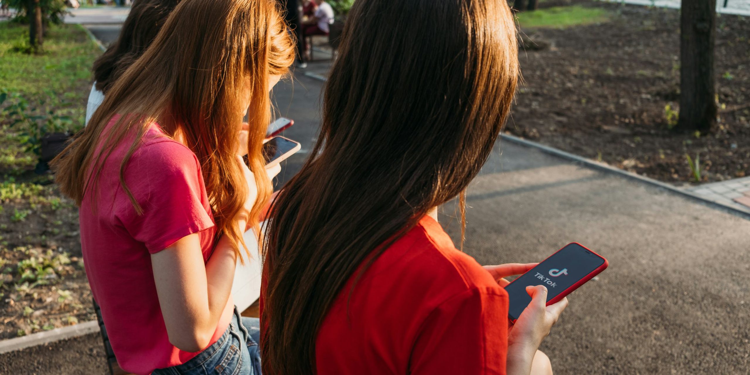 TikTok et la santé mentale des adolescents : les alertes de la recherche